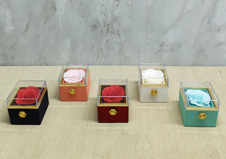 Romantik Gül Yüzük Kutusu Kare