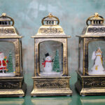 Yılbaşı Temalı Işıklı Müzikli Kar Küresi Model 1