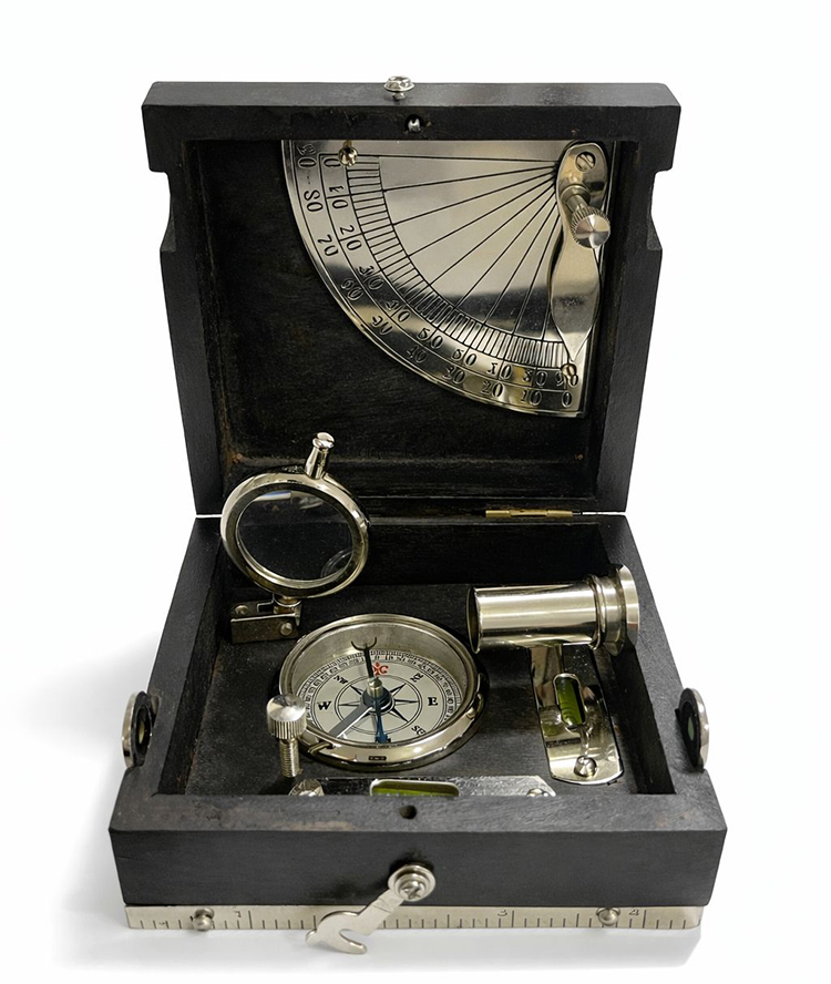 Ahşap Kutulu İşlemeli Pirinç Pusula Seti